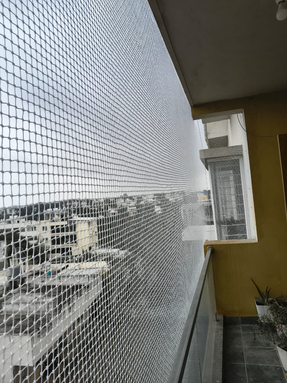 Industrial safety netting in a commercial facility