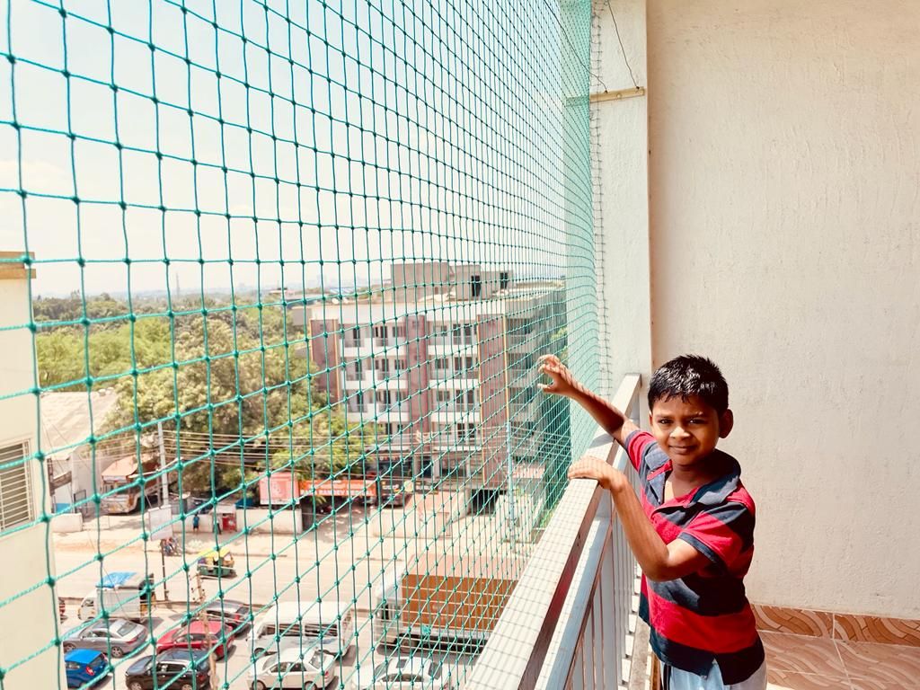 Children safety net installation